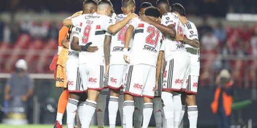 'Água mole em pedra dura, tanto bate... mas não fura': São Paulo pressiona, mas só empata com a Inter