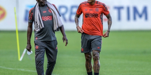 'Flamengo é o maior time da Europa': Apresentação de Kenedy é marcada por momentos virais