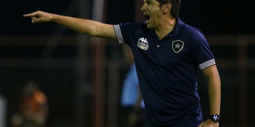 'Foi uma noite que não queríamos', diz Lúcio Flávio sobre revés do Botafogo para a Portuguesa