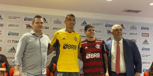 'Preparado para tudo': Ayrton Lucas é apresentado pelo Flamengo no Ninho