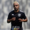 ‘Nunca vi um negócio tão ridículo’, diz lateral Rafael sobre arbitragem em duelo do Botafogo com Fluminense