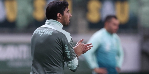 Abel cita necessidade de atacante no Palmeiras ao falar de Deyverson: ‘Vem para dar solução’