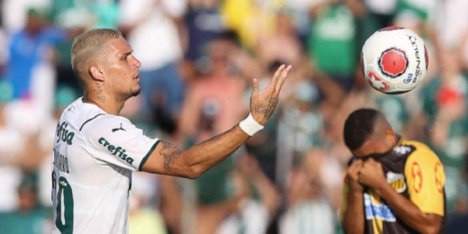 Abel Ferreira defende Rafael Navarro e diz que Palmeiras recebeu proposta por ele: 'Tenham paciência'