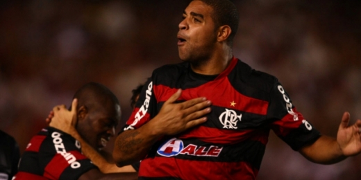 Adriano destaca força do Flamengo na Libertadores e volta da torcida: 'É um jogador a mais dentro de campo'