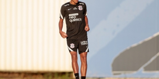 Ainda 'no mercado', Rodrigo Varanda volta a treinar no Corinthians
