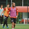 Ainda com restrições, Daniel Alves treina com o elenco do São Paulo