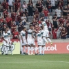Alef Manga faz dois, Coritiba vence o Athletico-PR e leva vantagem nas semifinais do Paranaense