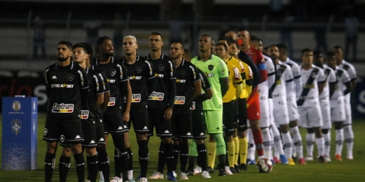 Alergia à viagens: Botafogo joga mal mais uma vez longe do Rio, mas se aproxima do título da Série B