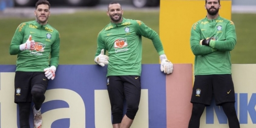 Alisson fala sobre goleiros brasileiros na Seleção e coloca Weverton, do Palmeiras, em 'Top 10' mundial
