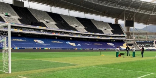 Alvo de contestações, gramado do Nilton Santos passa por reparos antes de Brasil e Chile