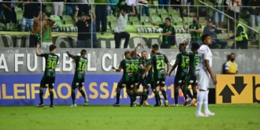 América-MG vence o Grêmio, praticamente se garante na Série A e afunda o Tricolor na classificação