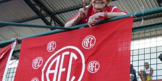 América-RJ decreta sete dias de luto após morte de Tia Ruth, torcedora símbolo do clube, aos 96 anos