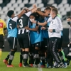 Análise: Botafogo faz o dever de casa, supera polêmicas de arbitragem e segue vivo na luta pelo acesso