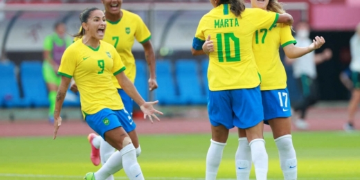 Andressa Alves agradece Marta após pênalti, e manda recado: 'Vai, Brasil'