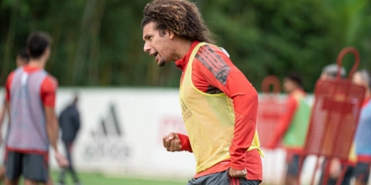 Angelim comenta utilização de Arão na zaga e cita dois jogadores que o Flamengo deveria ter ido atrás