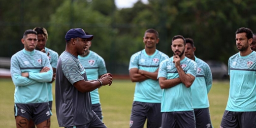 Antes de encarar o Flamengo, Vélez treina no CT do Fluminense; clubes interagem em rede social