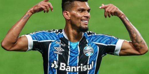 Antes em alta, Rodrigues fica cada vez mais longe de permanecer no Grêmio