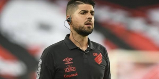 António Oliveira, treinador do Athletico, soma aproveitamento de 80% na temporada 2021
