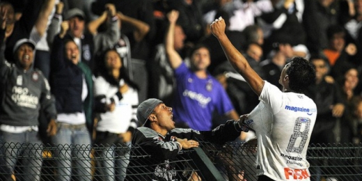 Anuncio da volta de Paulinho ao Corinthians 'derruba' Fiel Torcida na web; confira