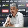 Ao, Carlos Brazil cita cinco pilares na busca pelo sucesso e elogia torcida do Vasco: ‘É a melhor do Brasil’