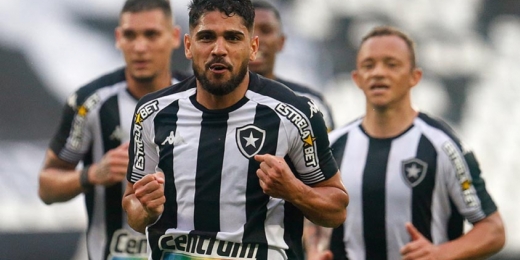Ao, Daniel Borges nega 'disputa' com Rafael na lateral e comemora reforço: 'Quem ganha é o Botafogo'