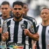 Ao, Daniel Borges nega ‘disputa’ com Rafael na lateral e comemora reforço: ‘Quem ganha é o Botafogo’