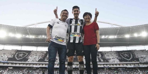 Ao, pais de Luís Oyama afirmam que meia tem vontade de ficar no Botafogo em 2022