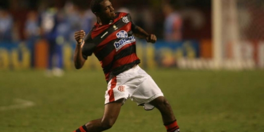 Ao, Renato Abreu compara estilo de cobrança de falta com Andreas e aponta diferença do 'Flamengo atual'
