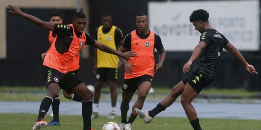 Ao, Warley elege Kanu como o melhor jogador do Botafogo: 'Tem muita personalidade'