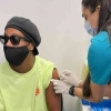 Aos 41 anos, Ronaldinho Gaúcho é vacinado contra Covid-19 em Dubai: ‘Grande esperança’