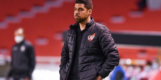 Apesar da derrota, António Oliveira gostou da atuação do Athletico frente a LDU