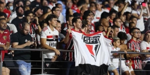 Apoio, provocação e 'bronca' com o árbitro; veja as reações no Morumbi durante o São Paulo x Palmeiras