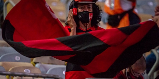 Após 553 dias, torcedores do Flamengo comemoram reencontro com o Maracanã