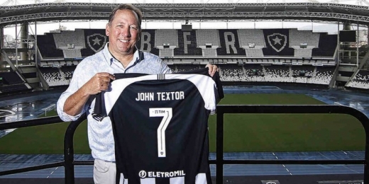 Após assinatura da SAF, John Textor se define como 'co-proprietário' do Botafogo: 'Com os torcedores'