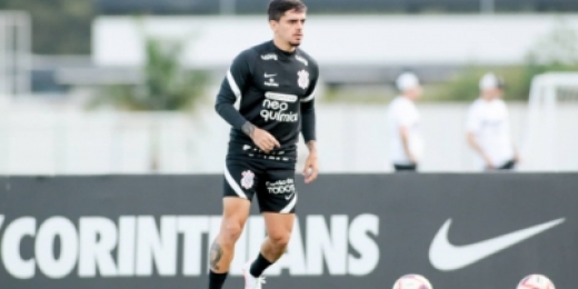 Após cumprir isolamento, Fagner volta aos treinos no Corinthians