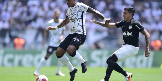 Após derrota para o Corinthians, Cleiton destaca marca pelo Bragantino: "Hoje é um dia especial para mim"