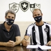 Após lesão de Carli, Botafogo pretende contratar novo zagueiro