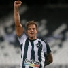 Após primeiro gol, Rafael Moura espera por mais tempo de jogo no Botafogo: ‘Me cobro demais’