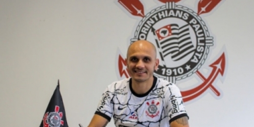 Após renovação, Fábio Santos projeta quando deve se aposentar e avalia seu desempenho no Corinthians
