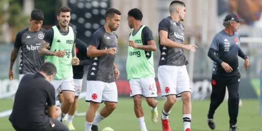 Após revés, Vasco treina em São Luís de olho na partida contra o líder Coritiba, no próximo sábado