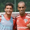 Após treinar ao lado de seu filho, Miranda, capitão do São Paulo, celebra: ‘Dia especial e muito feliz’