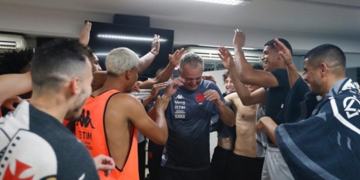 Após vitória, Lisca completa 49 anos nesta quarta-feira: 'Meu maior presente é treinar o Vasco'