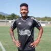 Apresentado, Jhon Sánchez exalta tradição do Vasco: ‘Muito feliz de estar no maior clube do Brasil’