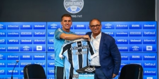 Apresentado, Mancini exalta o Grêmio e elogia elenco do clube: 'Tem condições de começar uma reação'