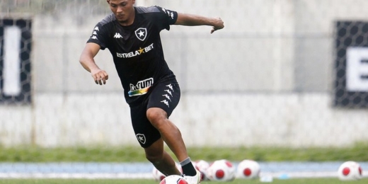Apresentado no Botafogo, Erison chega empolgado ao clube: 'Vou lutar muito dentro de campo'