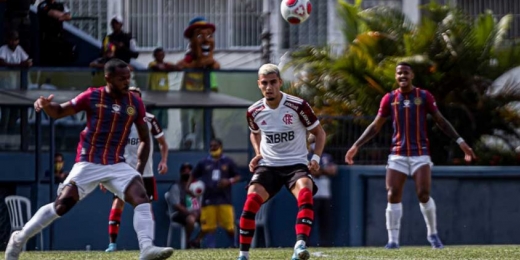 Arão entra para decidir, e Flamengo vira sobre o Madureira no último jogo antes da Supercopa
