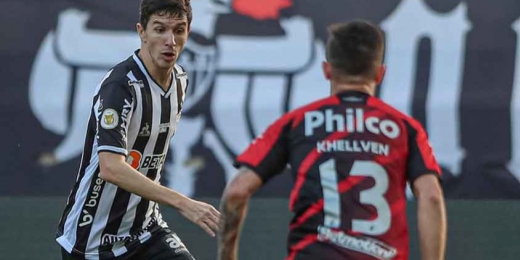 Arbitragem contra o Atlético-MG desagrada Athletico e irrita Antônio Oliveira