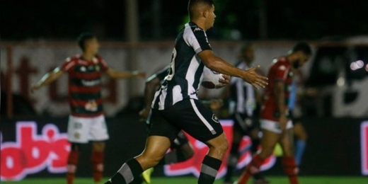 Árbitro registra que torcedor do Botafogo arremessou copo para o campo no revés para a Portuguesa