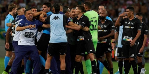 Árbitro relata 'circunstâncias hostis' e revela expulsão de Barreto, do Botafogo, em súmula