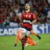 Arrascaeta brinca com Michael após gol em vitória do Flamengo: ‘Quando está feio, esquece’